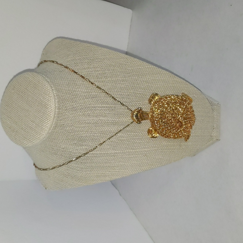 Wire turtle necklace